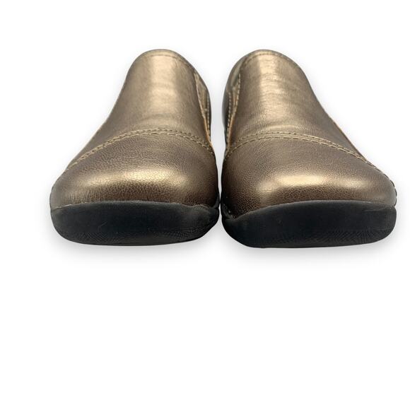 Clarks in Motion Womens Shoes Size 10 M Pewter Leather 67784 Slip On Walking - Picture 4 of 10